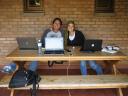 Tim und Mandy an unserem WLAN-Arbeitsplatz am Samstagnachmittag