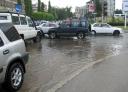 Verkehrschaos bei Regen in der Innenstadt von Dar es Salaam