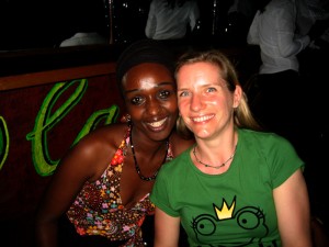 Anna und Nicole im Cadillac