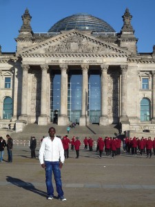 Robert vor dem Reichstag