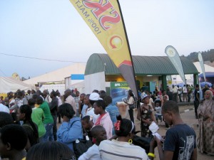 Menschenmassen auf der Expo in Kigali