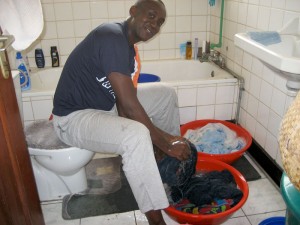 Robert beim Waschen