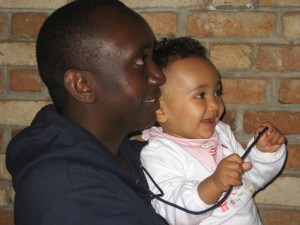 Robert und Patricia beim Mittagessen in Kabale