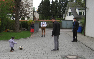 Patricia spielt mit den Großen Fussball