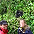 20080721-120800_Mutter_mit_Kind_Victoria_und_Nicole_Gorillas_Volcanoes_National_Park
