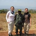 20080715-113608_Victoria_Nicole_und_unser_Guide_Akagera_Park