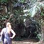 20080324-154310_Claudia_am_Eingang_zum_Urwald_Botanischer_Garten_Entebbe